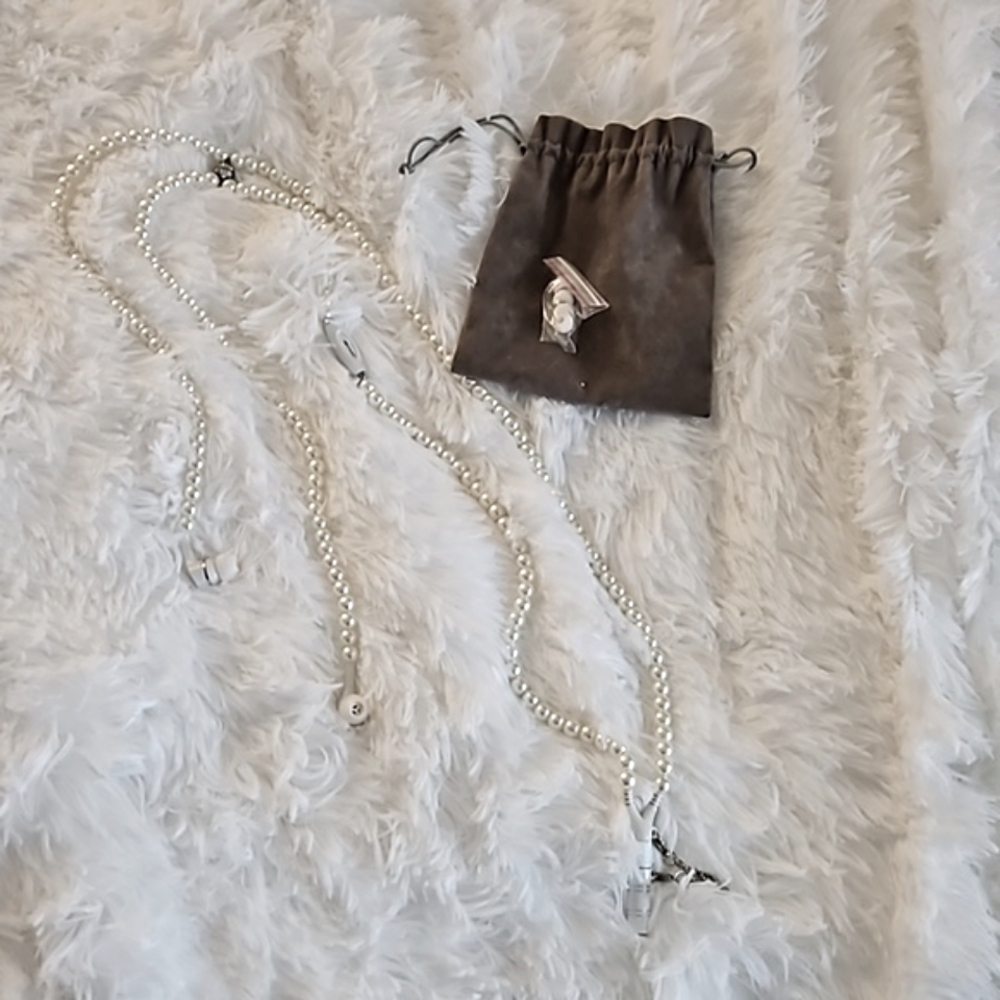 5/$20 Pearl Necklace Bling Earbuds Headset